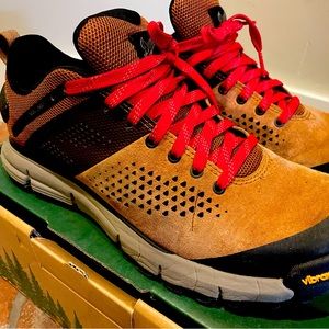 New. In box. Sz 8.5 mens. Danner  vibram trail 2650